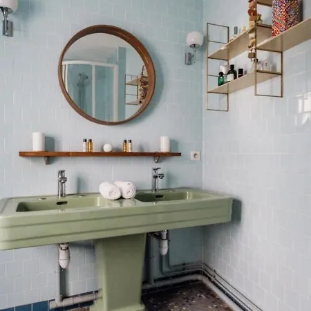 Veeve - Eclectic Eminence * Paris